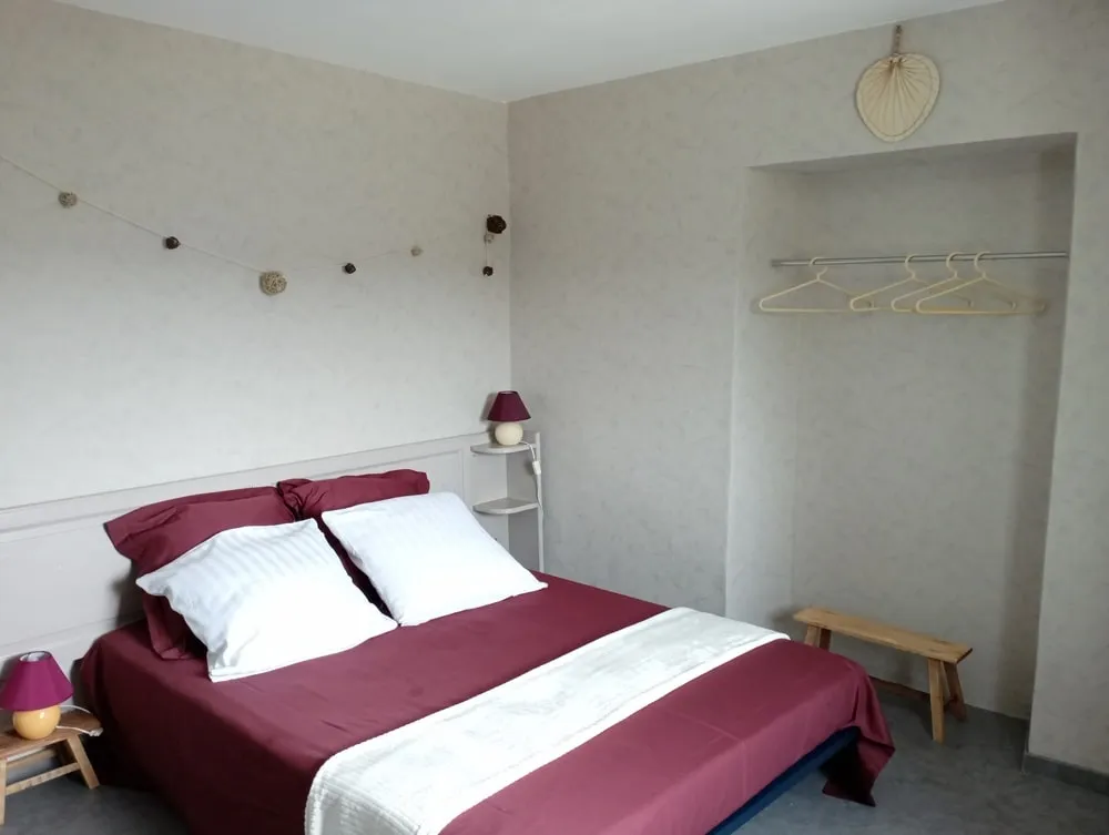 Chambre 1, Chambre avec lit 2 places et bureau